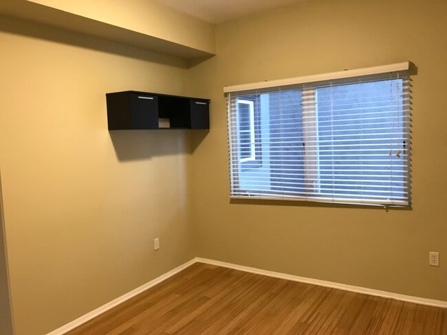 Building Photo - RENT SPECIAL - CONDO in Prime NOHO Art Dis...