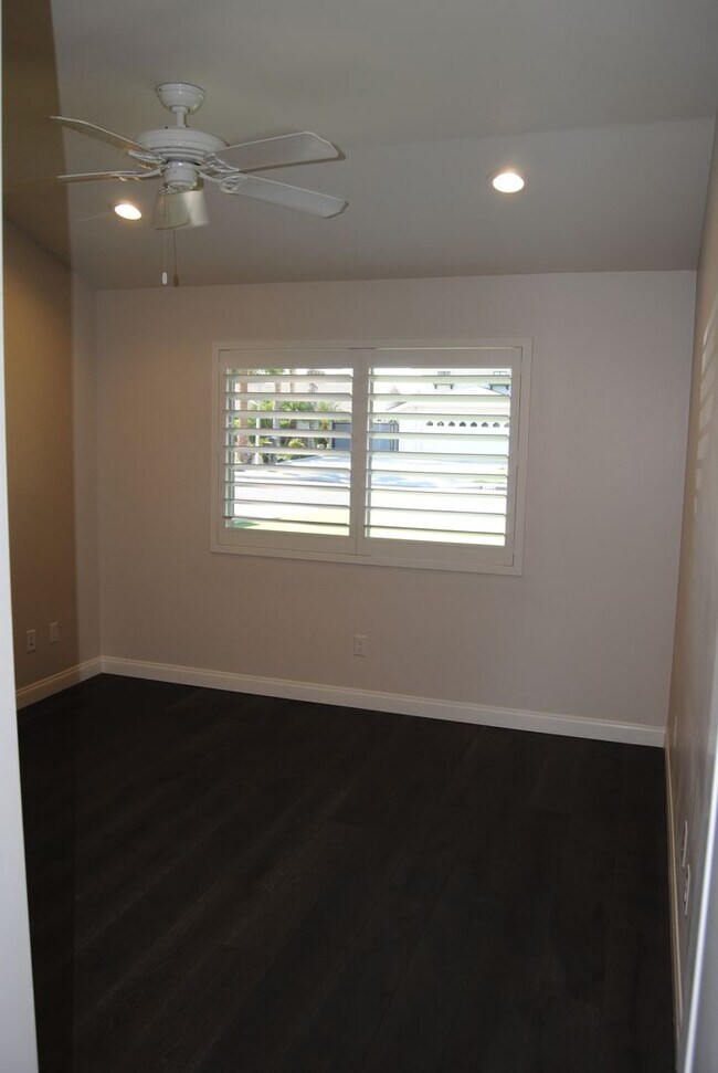 Building Photo - 7112 Darrin Ave