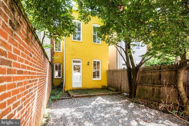 Building Photo - 1322 35th St NW