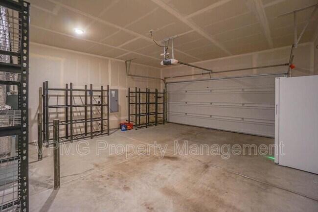 Building Photo - 13801 NE 33rd Cir