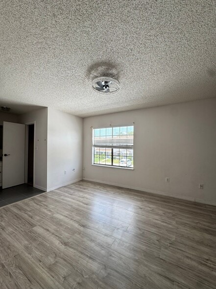 Building Photo - 1413 Manor Dr NE
