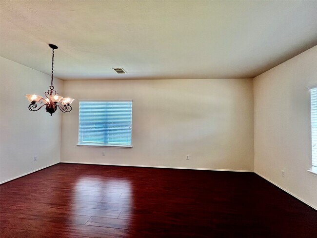 Building Photo - 6427 N Shore Bend