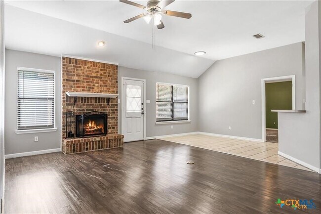 Building Photo - 605 Paintbrush Dr