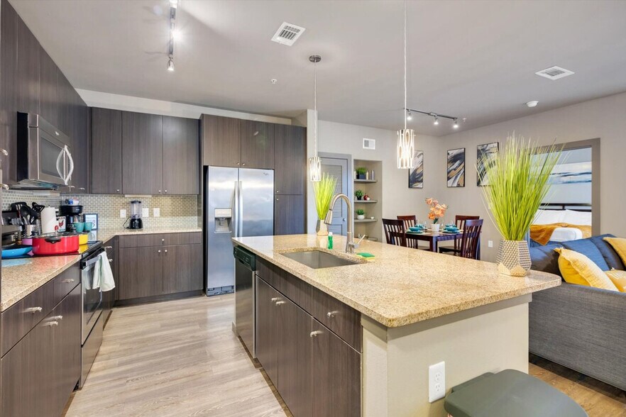 Building Photo - 7224 Staffordshire Blvd