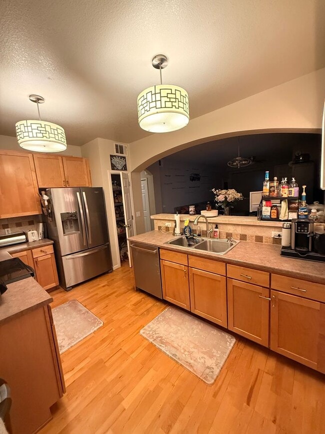 Building Photo - Beautifully Maintained 2BR Townhome in Prime Broomfield Location