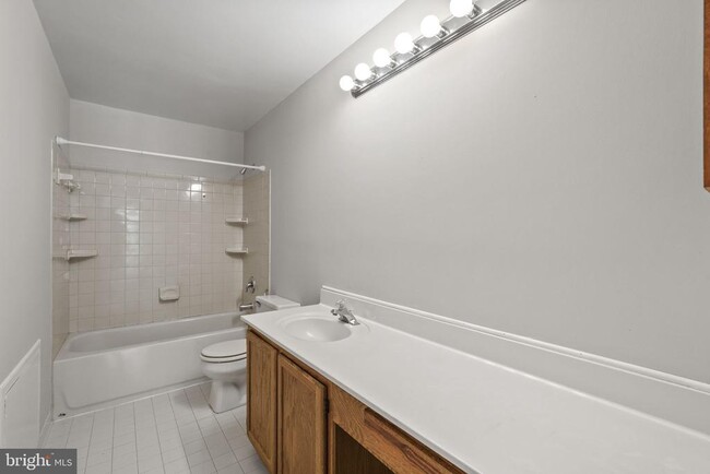 Building Photo - 10 Apple Blossom Ct