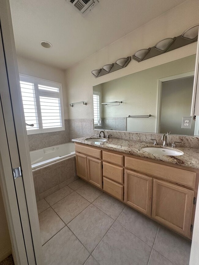 Building Photo - Welcome to this 5 Bedroom 3 Bath Home!