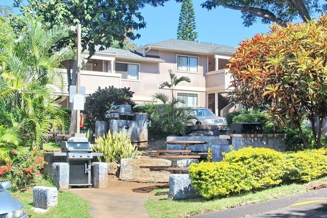 Building Photo - Mostly furnished upstairs 2 bed., 2 full bathroom Kihei Shores condo