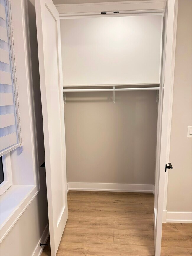 Building Photo - 2355 W Flournoy St