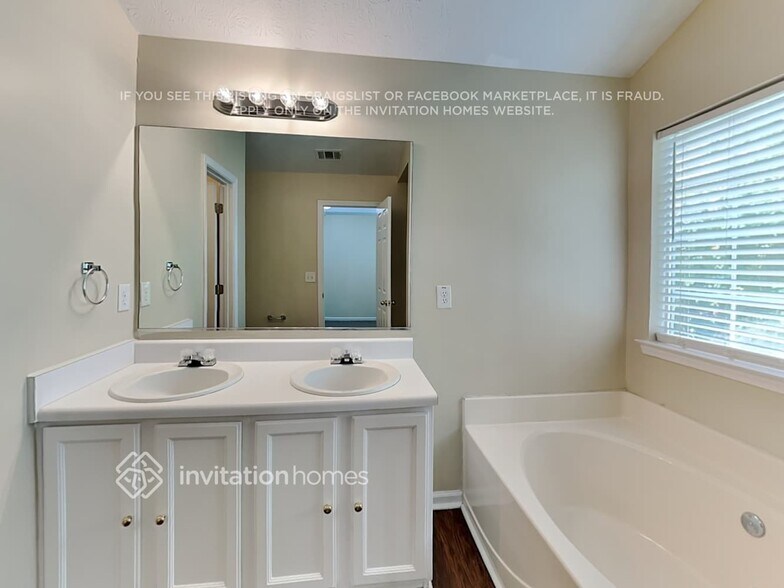 Building Photo - 306 Brookside Dr