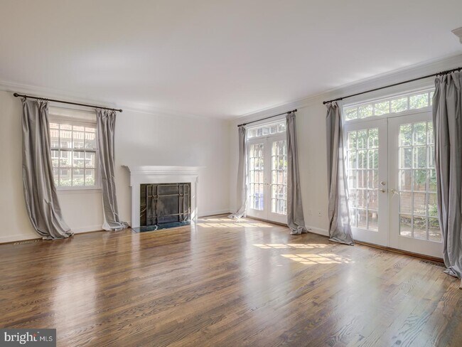 Building Photo - 4354 Westover Pl NW