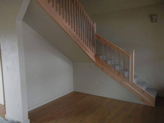 Building Photo - 104 N K St