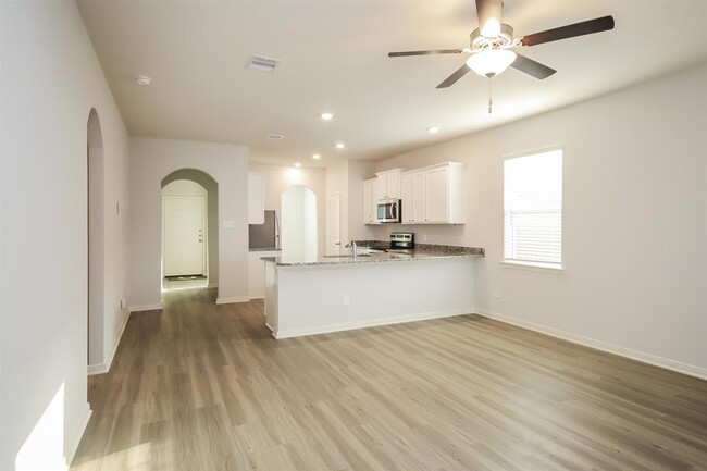 Building Photo - 25326 Shadowdale Dr