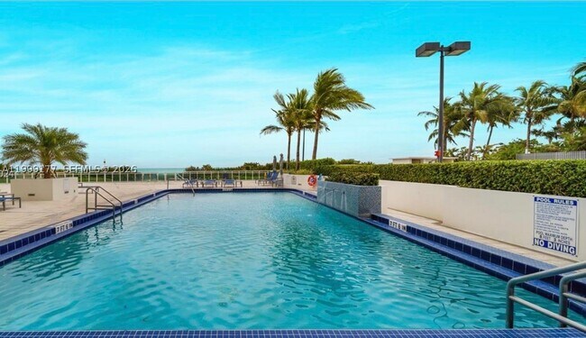 Building Photo - 6917 Collins Ave