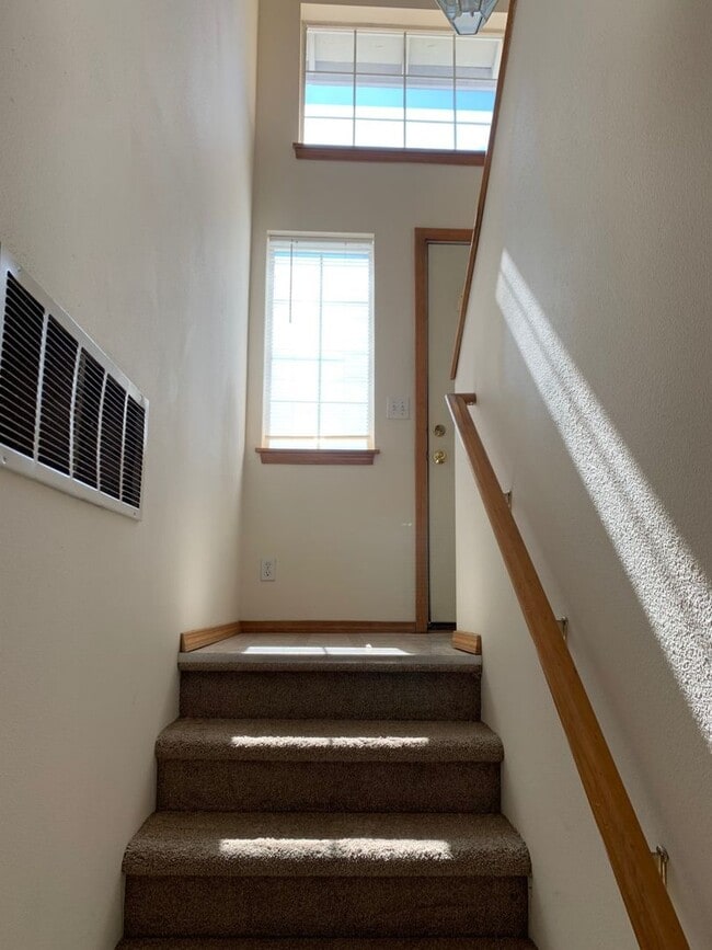 Building Photo - Newly remodel 4 bed 3 bath home in Shoreline