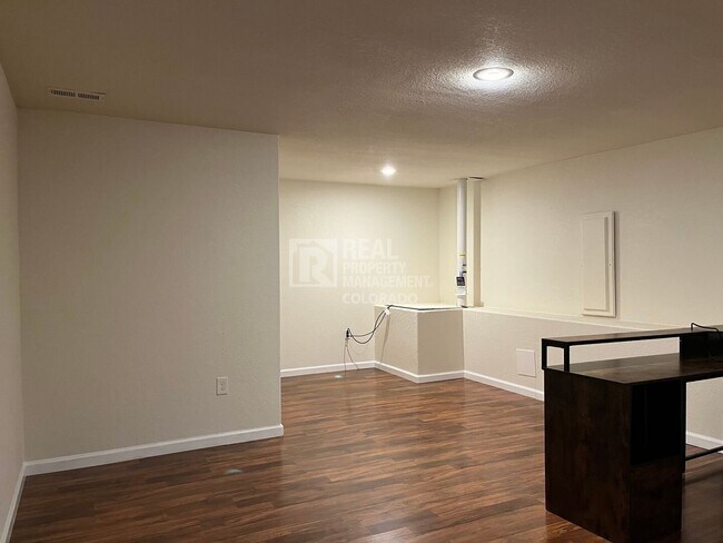 Building Photo - 787 Sundance Ln