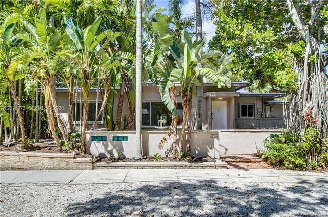 Building Photo - 616 SW 11th Ct