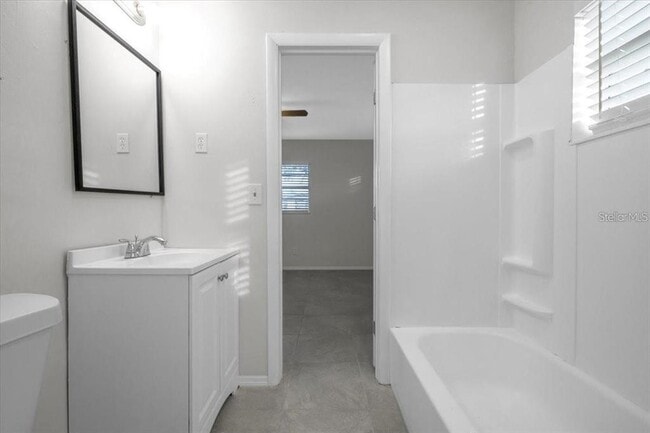 Building Photo - 1099 Hargrave St