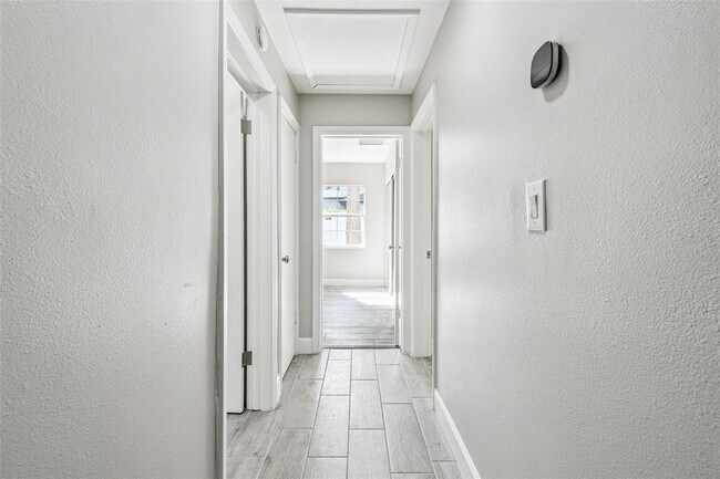 Building Photo - 2 S Treasure Dr