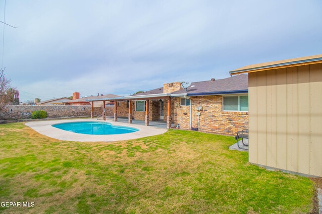 Building Photo - 8608 Catalpa Ln