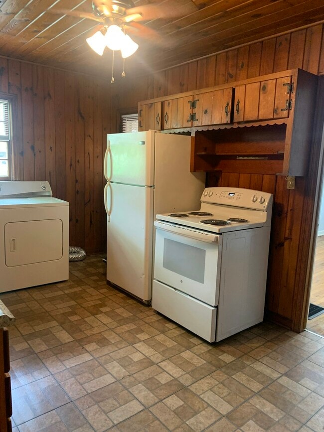 Building Photo - 117 Shadowmoor Dr