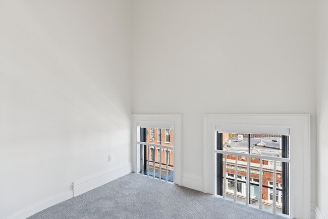 Building Photo - 129 Main St