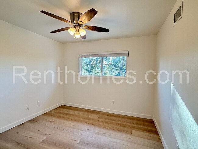 Building Photo - 11895 Handrich Dr