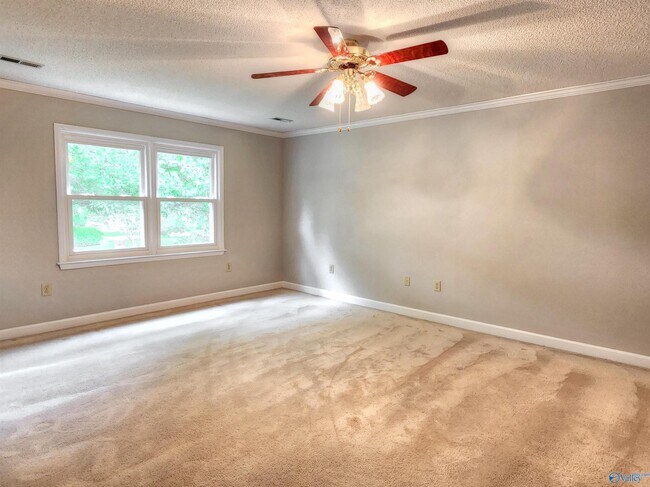Building Photo - 120 Silver Creek Cir