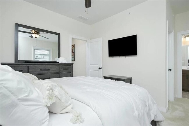 Building Photo - 2048 Holtz Ln