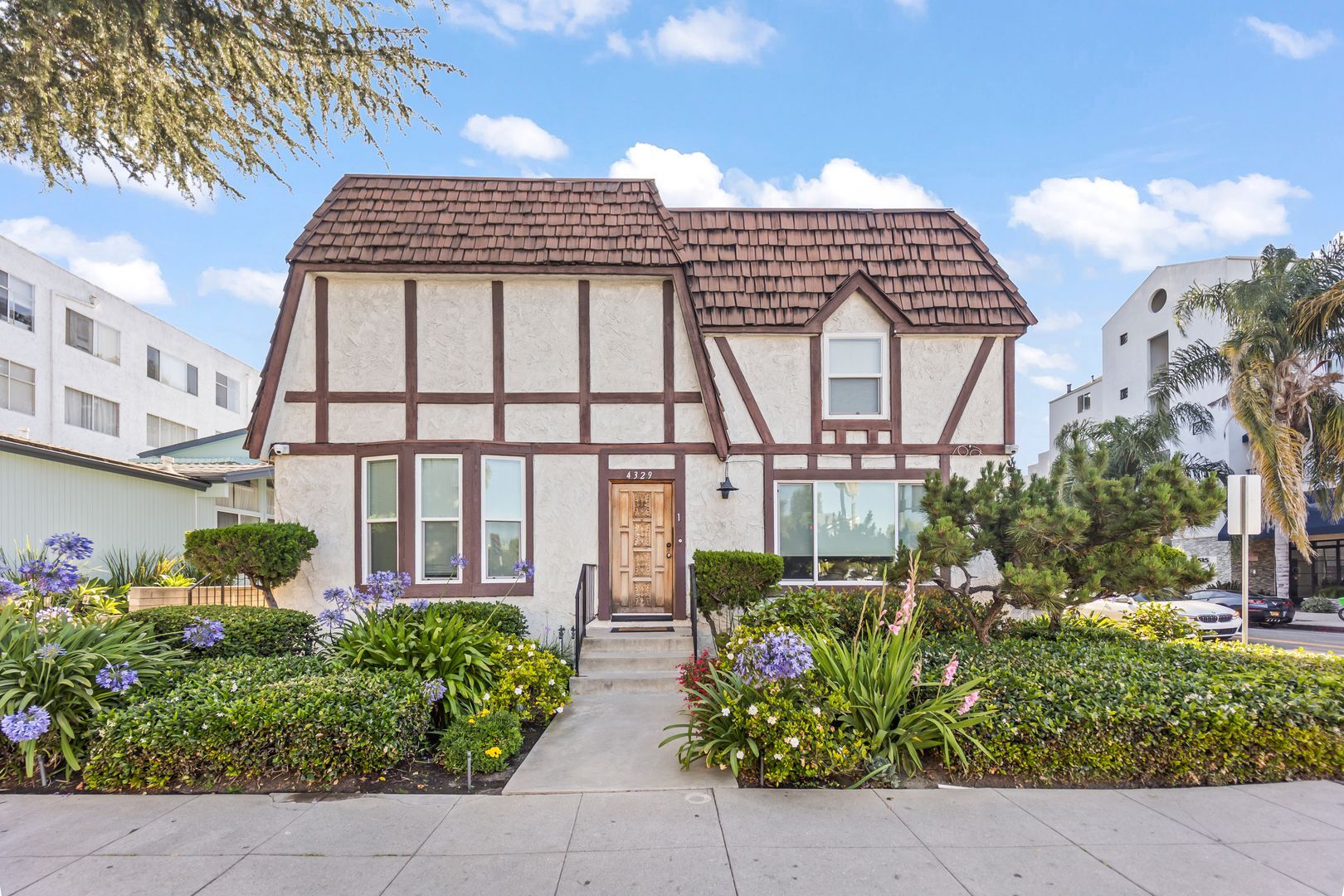 Building Photo - 4329 Van Nuys Blvd