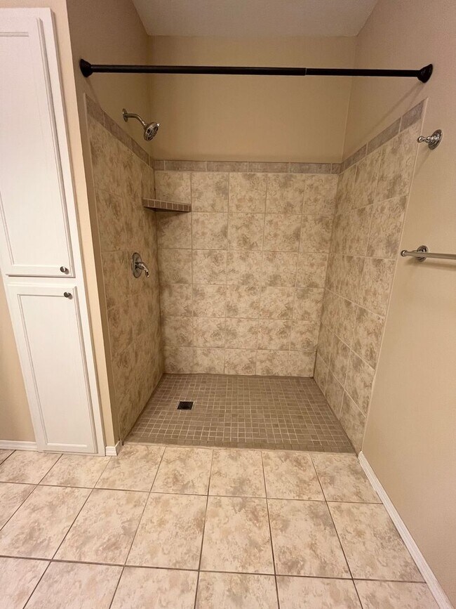 Building Photo - 2 Bedroom Townhome In Lennox, SD!!