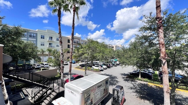 Building Photo - Beautiful 3/2 Townhouse Available !!