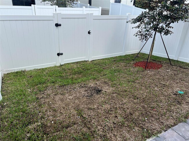 Building Photo - 652 NW 6th St