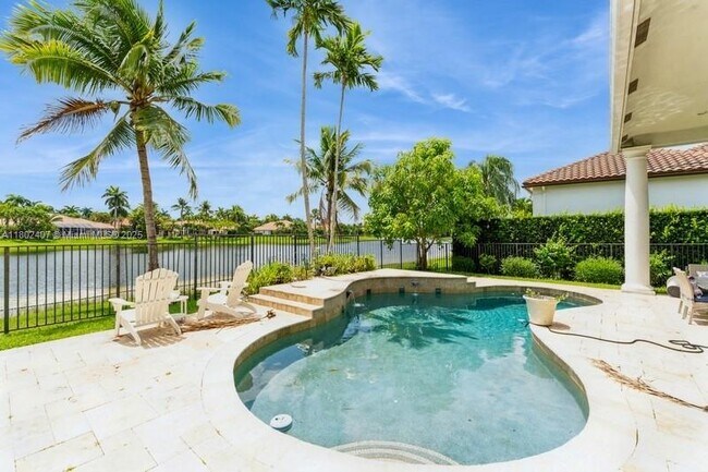 Building Photo - 2708 Meadowood Dr
