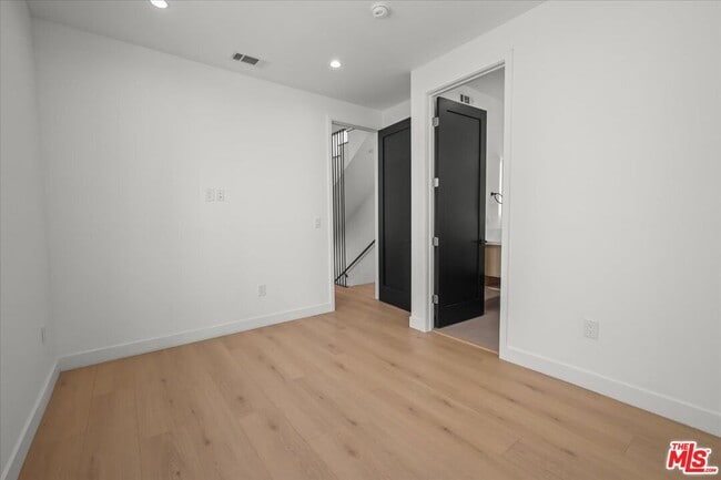 Building Photo - 849 N June St