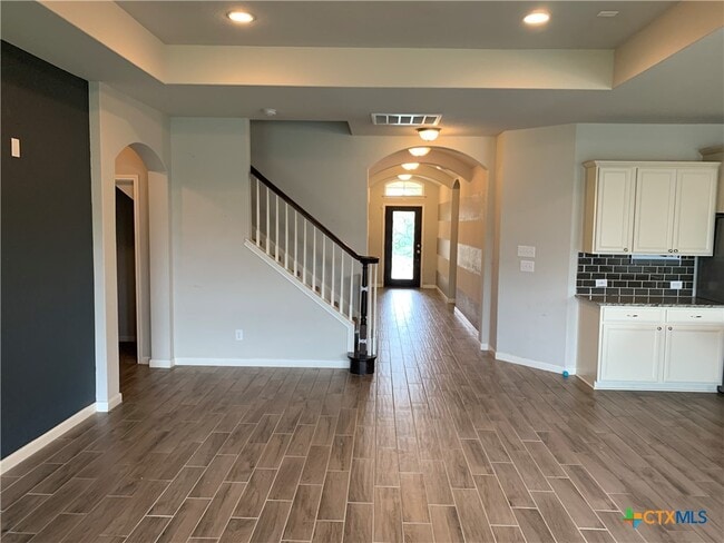 Building Photo - 338 Oak Creek Way