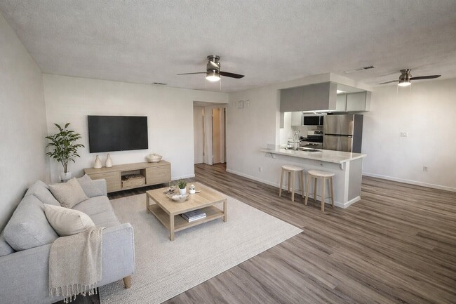 Building Photo - 48380 Garbo Dr