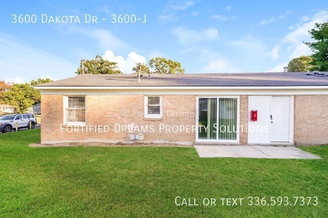 Building Photo - 3600 Dakota Dr