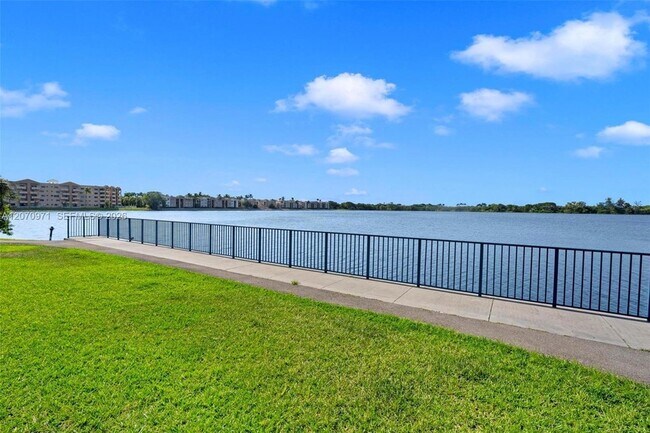 Building Photo - 15545 Miami Lakeway N