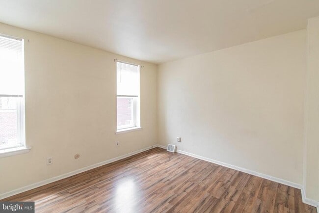 Building Photo - 1635 Fontain St