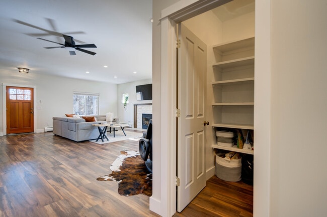 Building Photo - 32 E Clara Ct