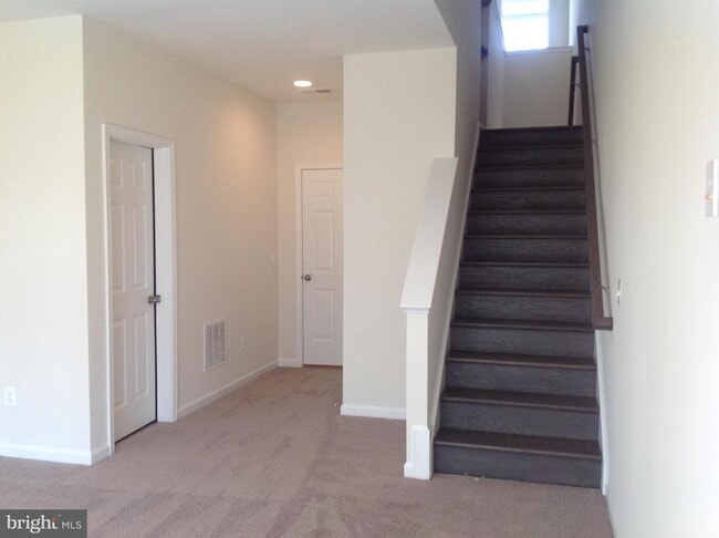 Building Photo - 204 Upper Brook Terrace