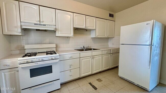 Building Photo - 8033 Carpenter Dr