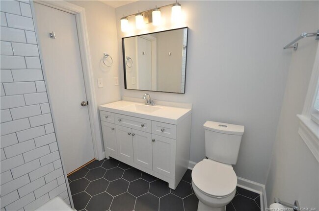 Building Photo - 1008 Nichols Dr