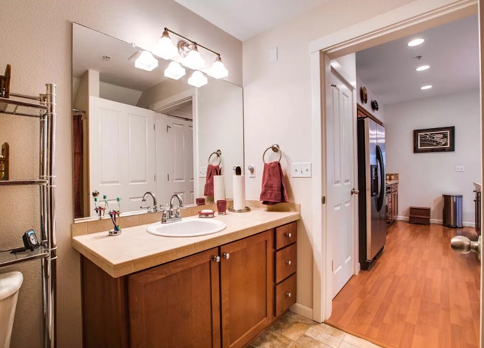 Building Photo - 10829 NE Red Wing Way