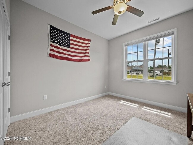Building Photo - 102 Captains Pointe