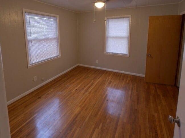 Building Photo - 310 E Market St