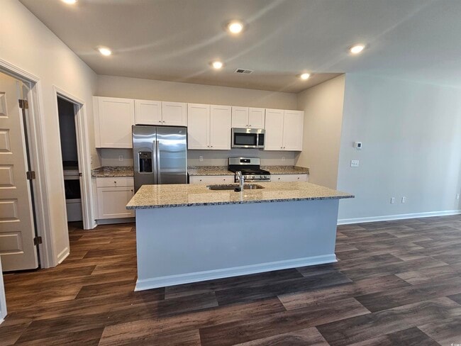 Building Photo - 800 Wapama St