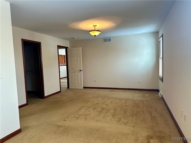 Building Photo - 8047 Laurel Park Ln