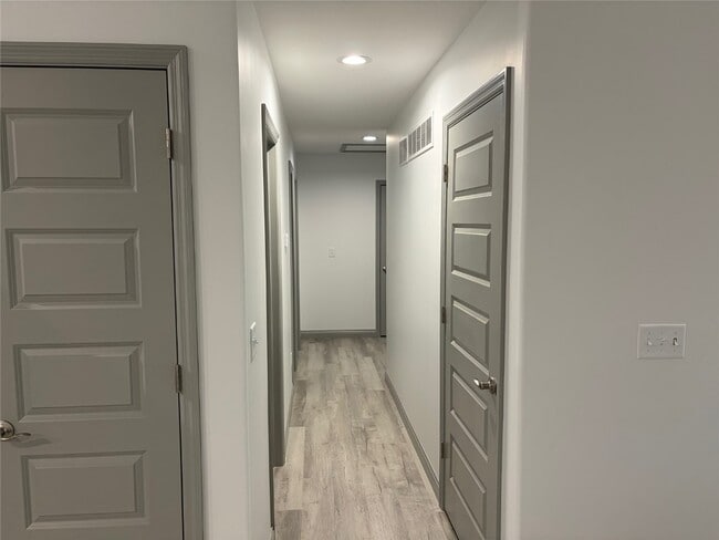 Building Photo - 28712 Woodland Heights Dr